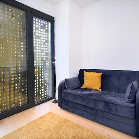 Domovoj Skya Apartment *